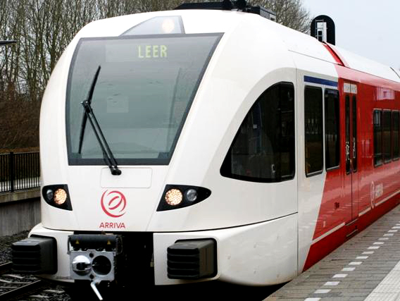 GTW 2/6 - weiß-roter Zug der Arriva Nederland
