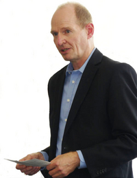 Ehemaliger langjähriger Leiter für den Bereich Förderung und Finanzmanagement bei einem Vortrag, Foto LNVG Ehemaliger langjähriger Leiter für den Bereich Förderung und Finanzmanagement bei einem Vortrag, Foto LNVG