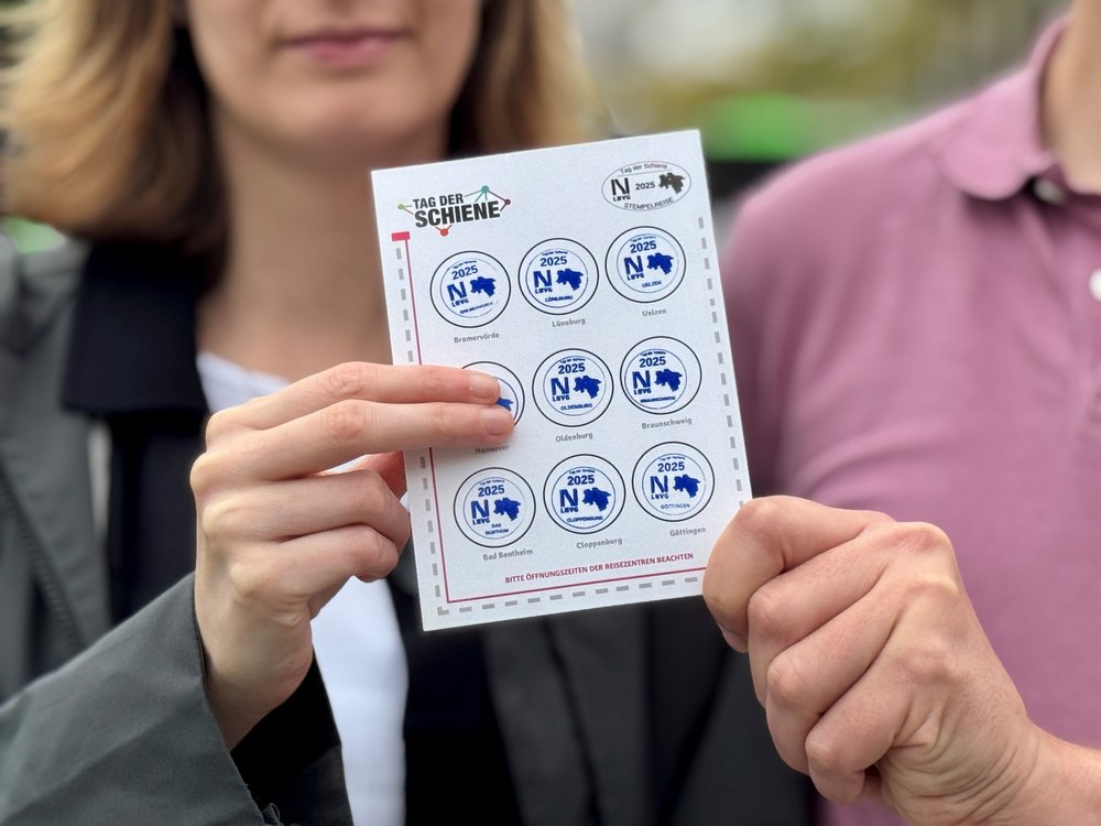 Bild fertig abgestempelten Karte zum Tag der Schienen 2025